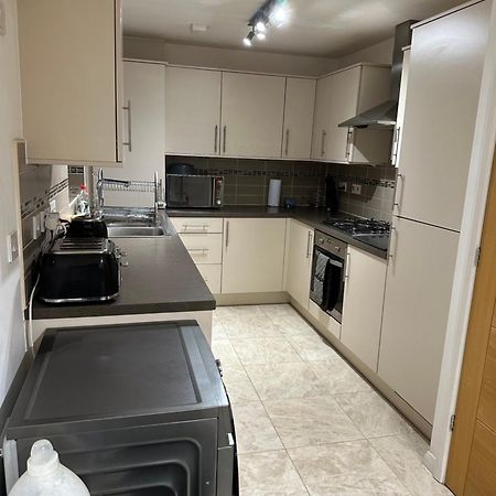 Cosy Double Bedroom In Newcastle Upon Tyne - Access To Shared Kitchen, Shared Lounge And Shared Conservatory Areas Inc Sky Tv And Netflix Exterior photo